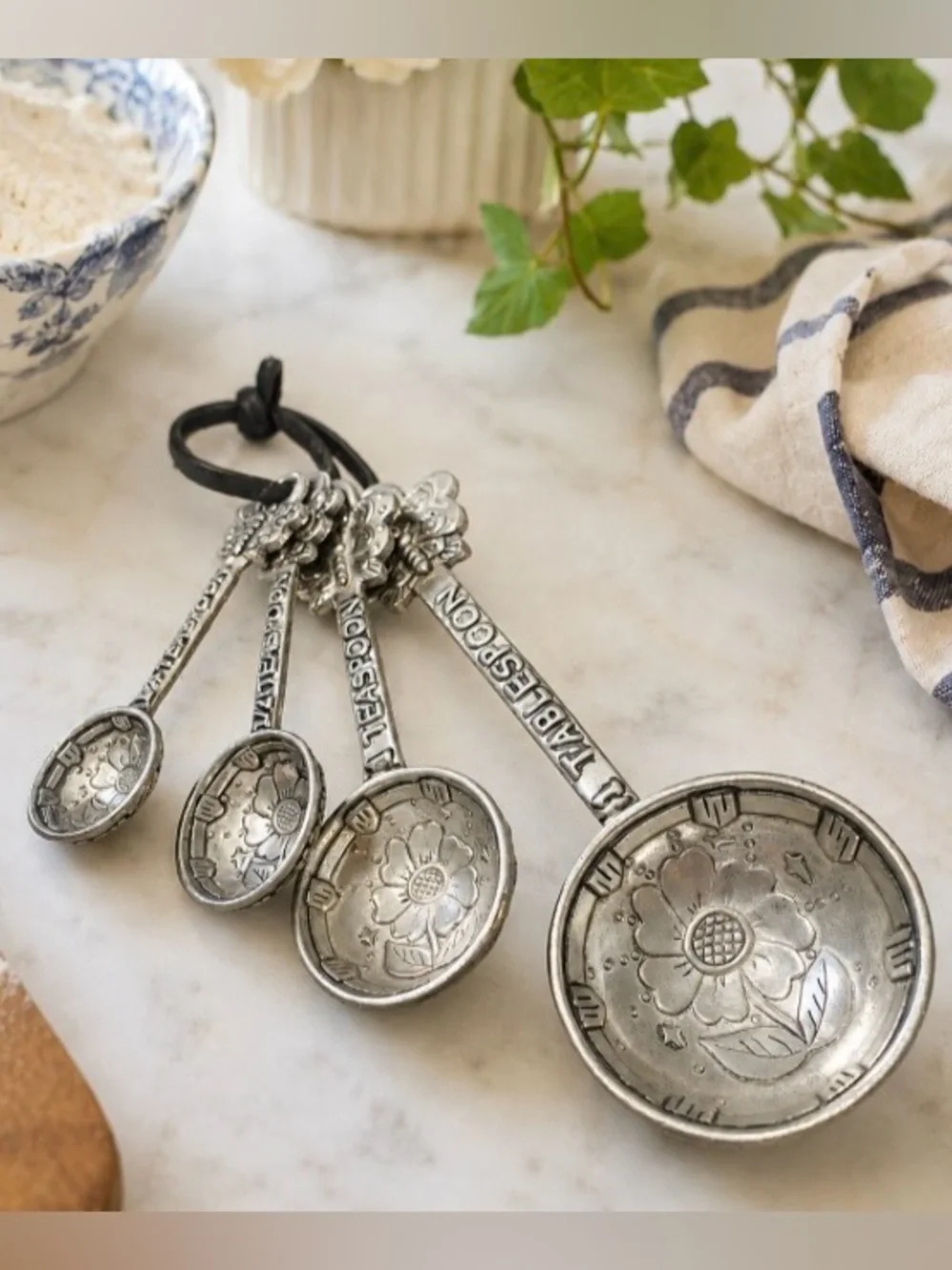 VTG Silver Tone Metal Measuring Spoon Set Embossed Floral Butterfly Kitchen Deco